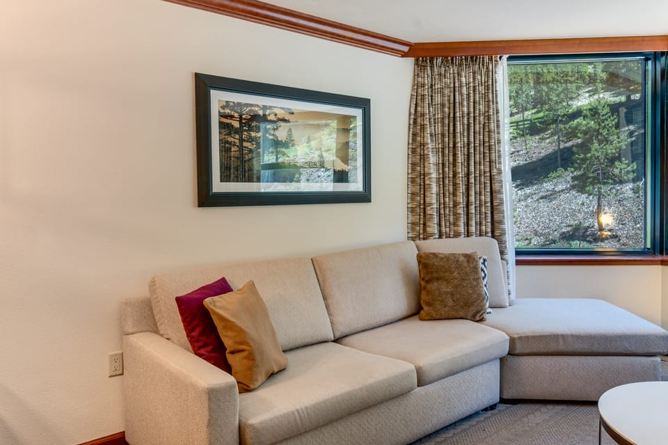 Community Perks! Everline Resort & Spa Retreat Apartment in Palisades Tahoe (Olympic Valley)