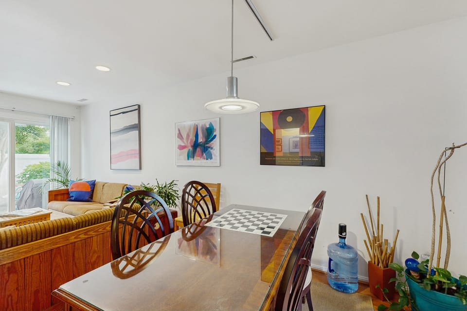 5 Blocks to Shore! Rehoboth Beach Family Escape Apartment in Rehoboth Beach