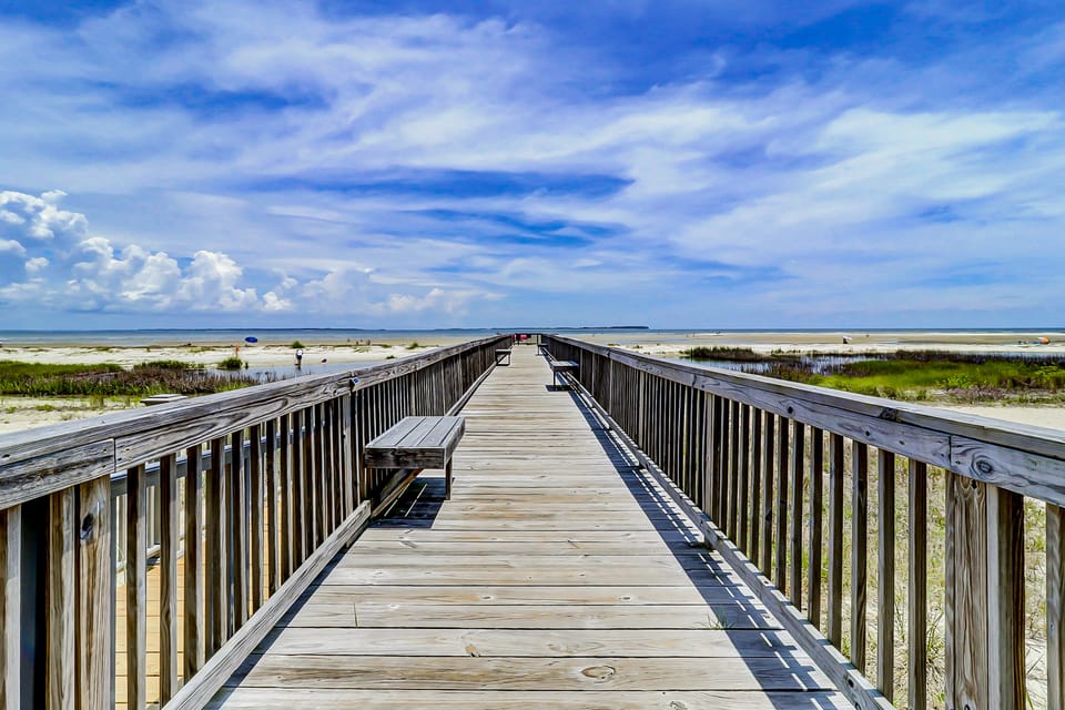 Hilton Head Haven: Beach House Lookout w/ Pool Apartment in Hilton Head Island