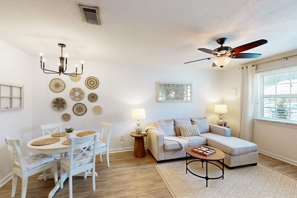 Hike, Fish & Relax: Tallahassee Townhome w/ Patio! Apartment in Tallahassee