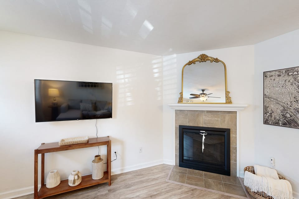 Hike, Fish & Relax: Tallahassee Townhome w/ Patio! Apartment in Tallahassee