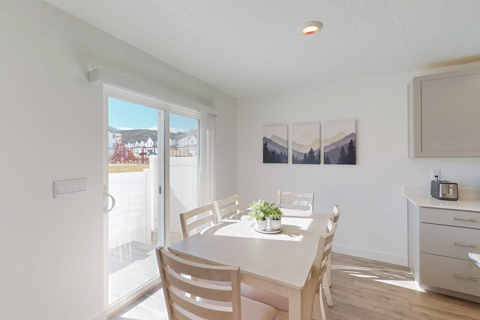 Game Room & Mountain View: Cedar City Townhome Apartment in Cedar City