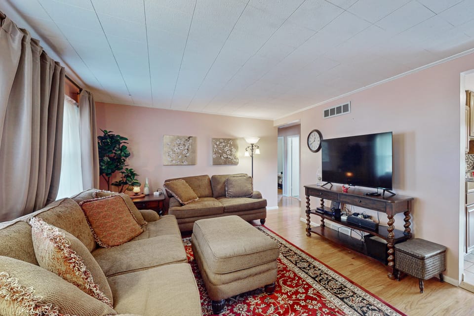 Work & Play! Home 1 Mi to Dtwn & Central Market House in Pennsylvania