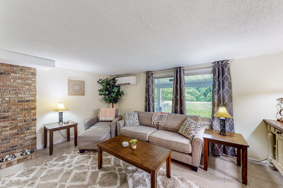 River Access! Couples Retreat on Working Homestead Apartment in Indiana