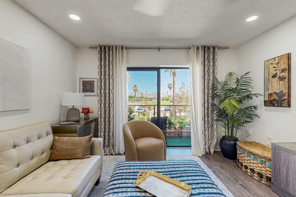 Mtn-View Balcony: Condo 6 Mi to Dtwn Phoenix Apartment in Phoenix