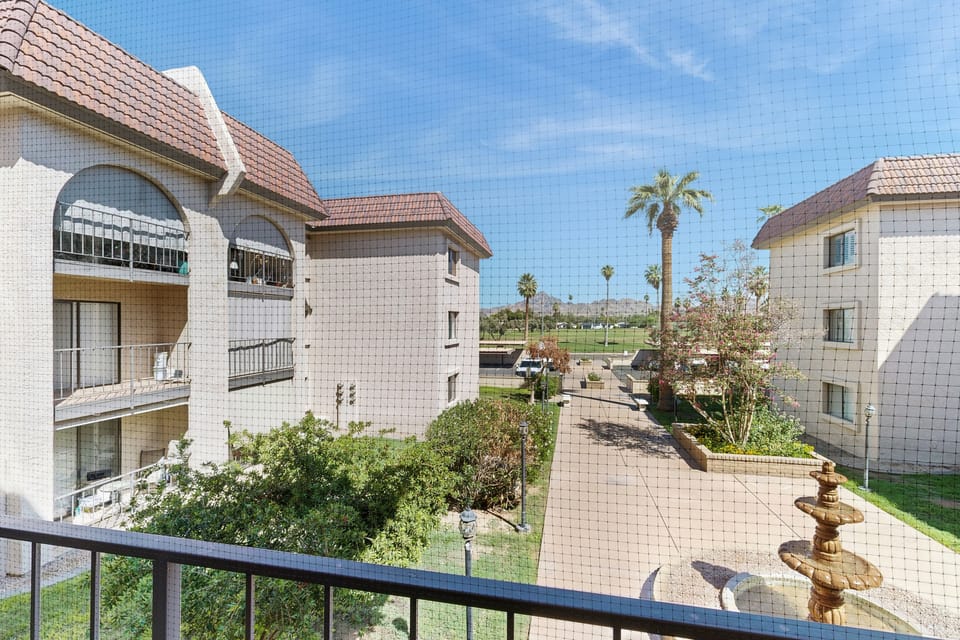 Mtn-View Balcony: Condo 6 Mi to Dtwn Phoenix Apartment in Phoenix
