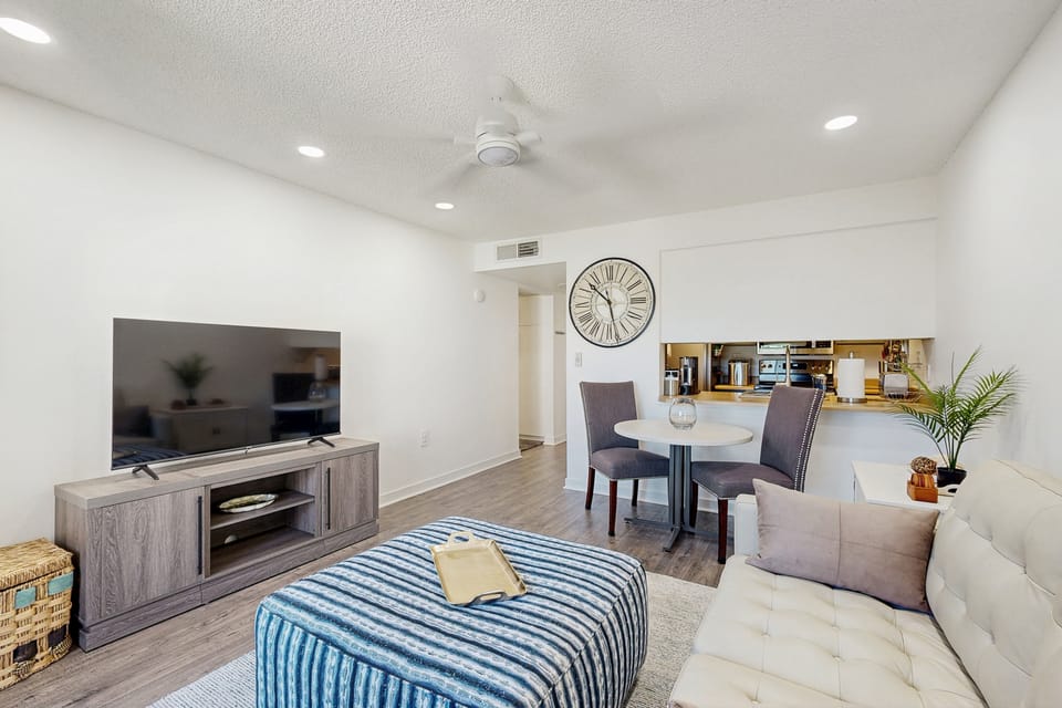 Mtn-View Balcony: Condo 6 Mi to Dtwn Phoenix Apartment in Phoenix