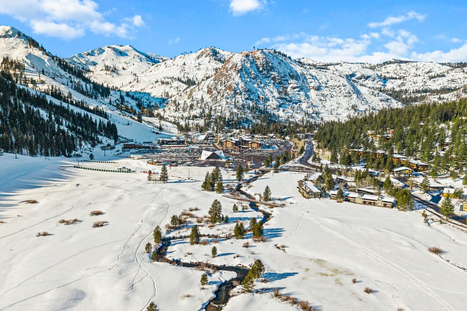 Ski, Hike & Relax: Everline Resort Corner Suite Apartment in Palisades Tahoe (Olympic Valley)