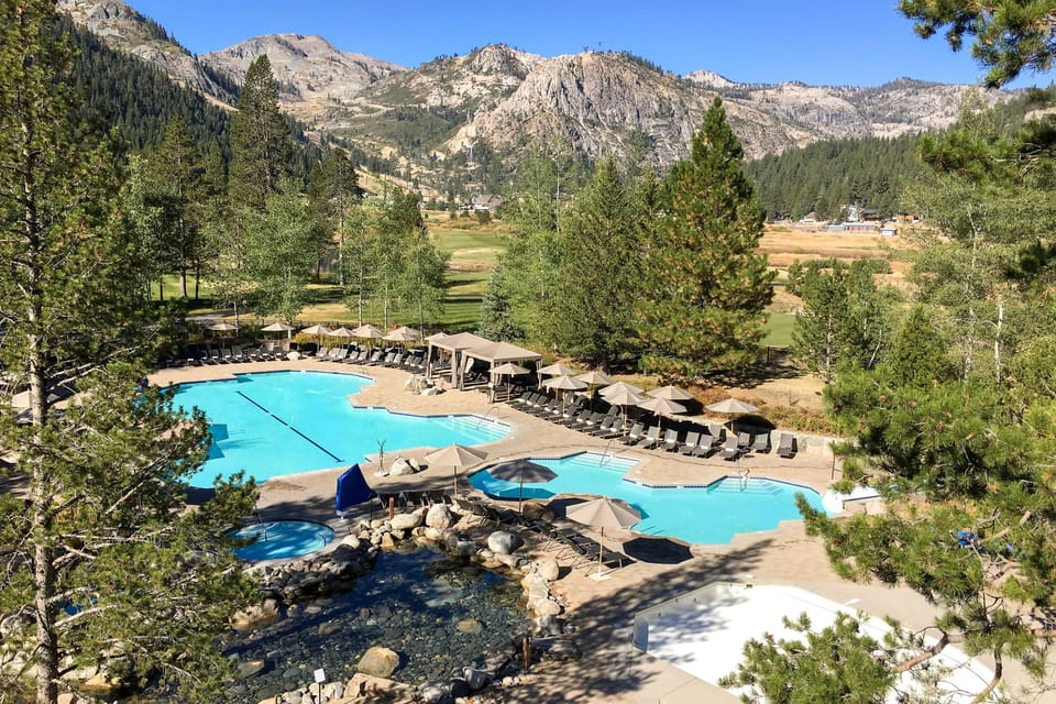 Pool, Hot Tub & Golf: Everline Resort Corner Suite Apartment in Palisades Tahoe (Olympic Valley)