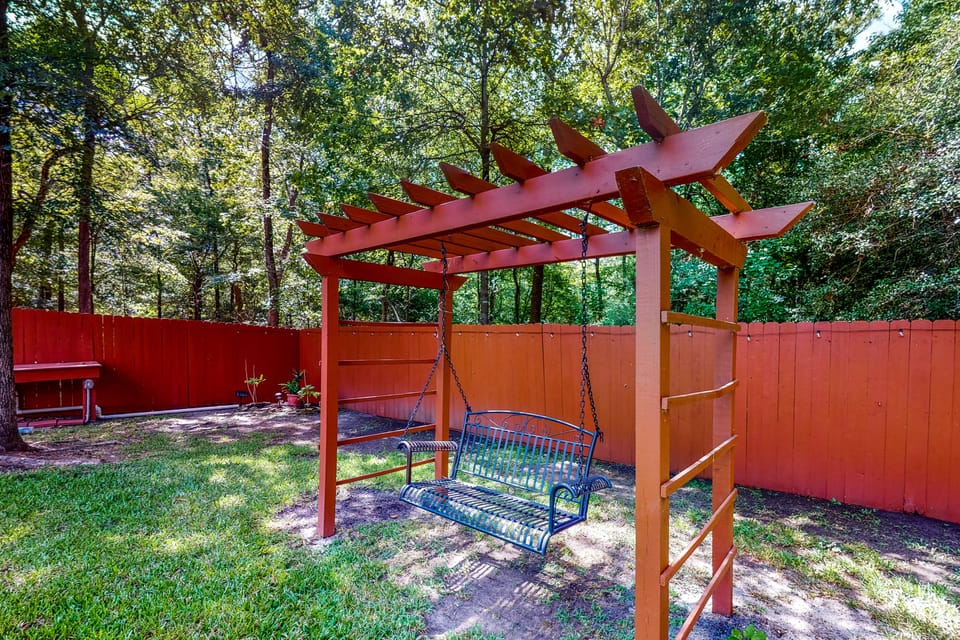 Patio Oasis w/ Hot Tub! Lake Livingston Estate House in Lake Livingston