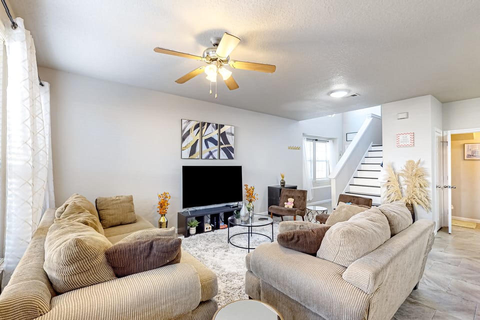 3 Mi to Downtown Conroe: Updated Townhome w/ Yard Apartment in Conroe
