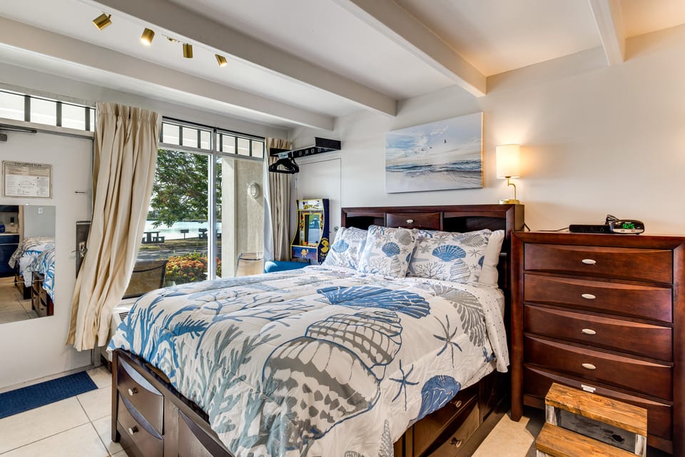 Dolphin & Manatee Cove Condo: Beach Access + More! Apartment in Ruskin