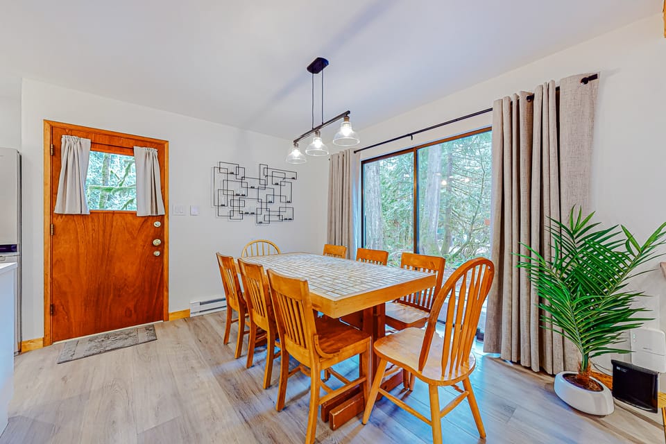 Year-Round Adventure! 'Glacier Getaway' in Deming House in Washington