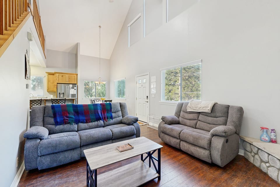 7 Mi to Snow Valley Mountain Resort: Quiet Cabin House in Running Springs