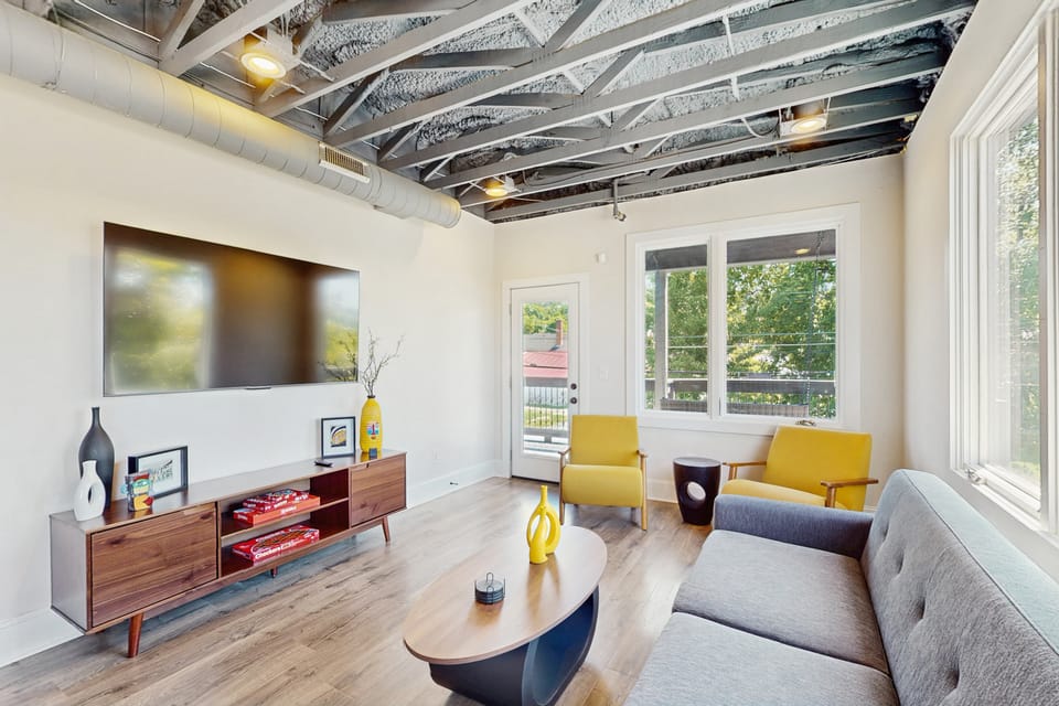 Walkable Gem! Dtwn Chattanooga Base w/ Balcony Apartment in Chattanooga