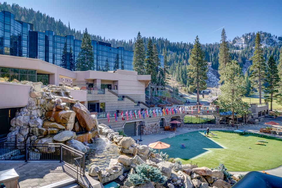 Olympic Valley Summer Sanctuary in Everline Resort Apartment in Palisades Tahoe (Olympic Valley)