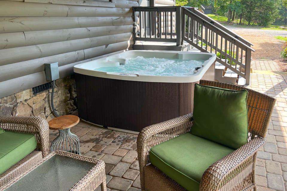 Georgia Mtn Cabin w/ Hot Tub Near Cloudland Canyon House in Alabama