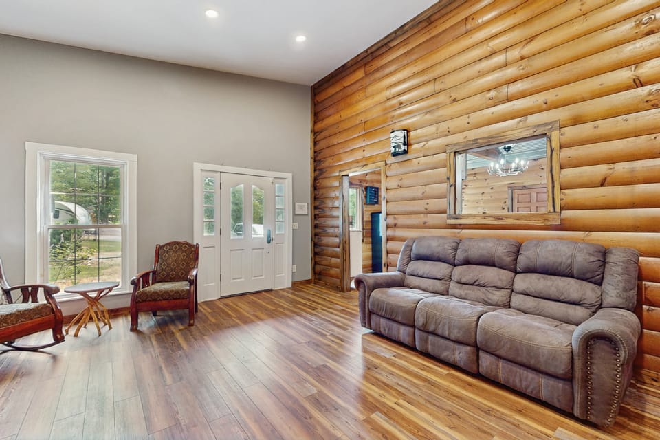 Georgia Mtn Cabin w/ Hot Tub Near Cloudland Canyon House in Alabama