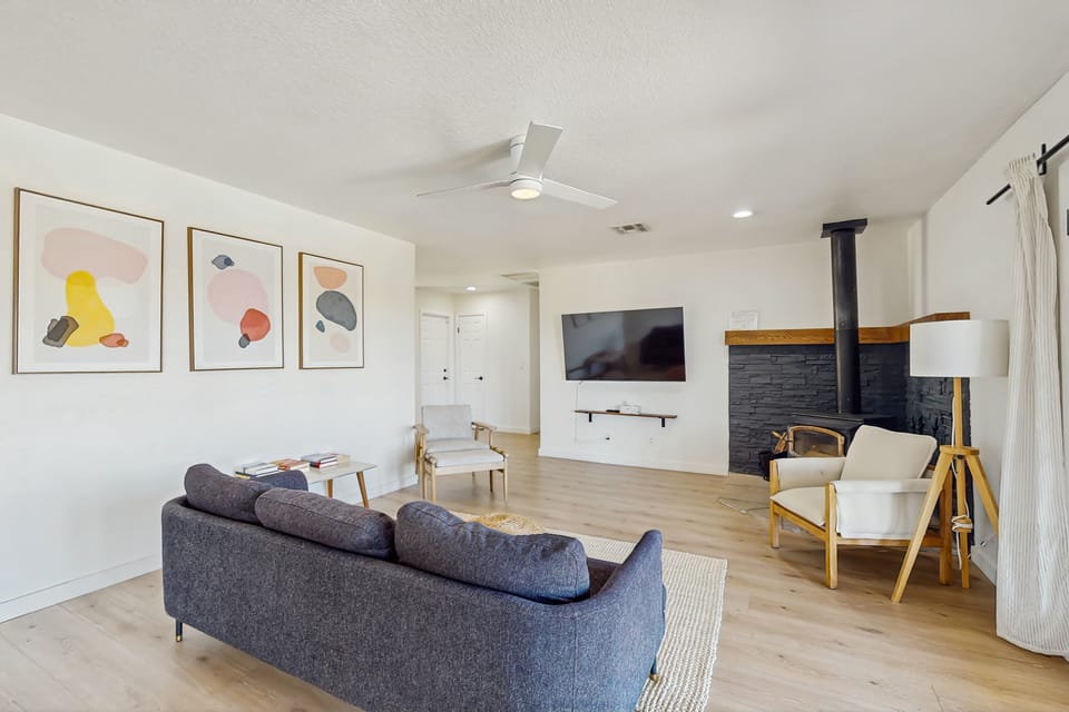 Pool, Fire Pit & Views! Joshua Tree Desert Retreat House in Joshua Tree