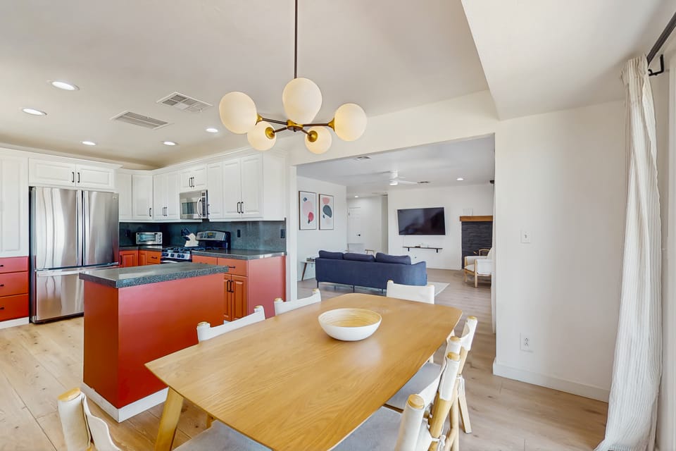 Pool, Fire Pit & Views! Joshua Tree Desert Retreat House in Joshua Tree