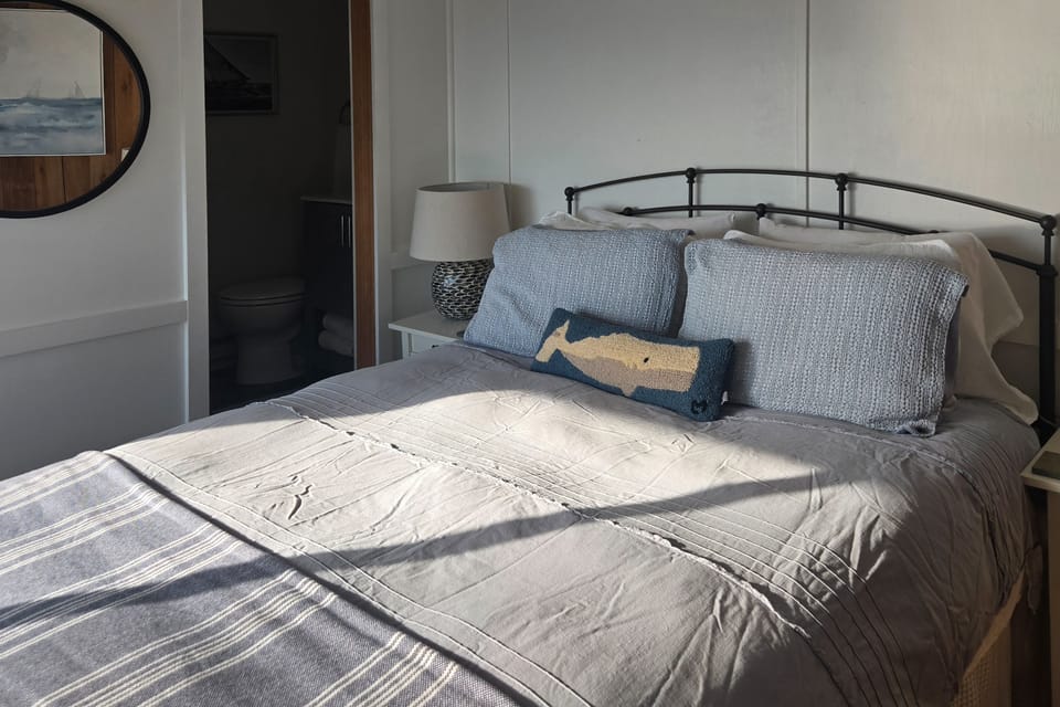 Oceanfront Studio w/ World-Class Views & Patio Apartment in Point Roberts
