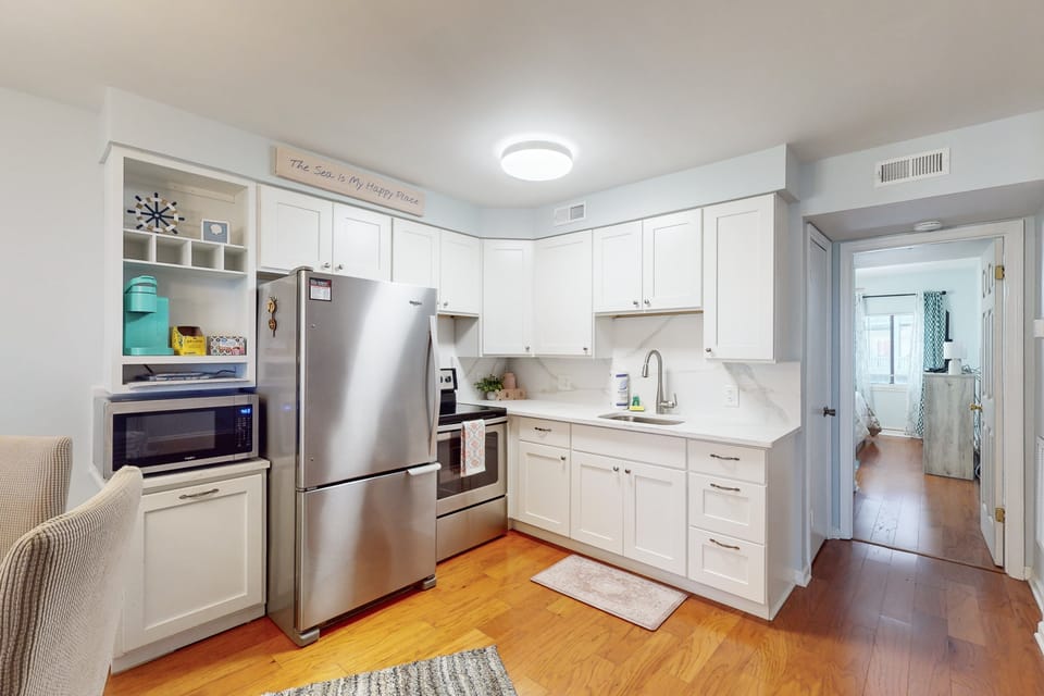 Myrtle Beach Getaway w/ Outdoor Pool, Near Outlets Apartment in North Myrtle Beach
