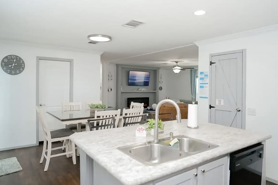 Boat Dock! Canal-Front Family Retreat in PCB House in Upper Grand Lagoon
