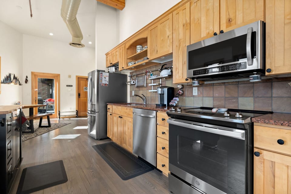 Spacious Dtwn Estes Park Loft Condo: 4 Mi to RMNP Apartment in Estes Park