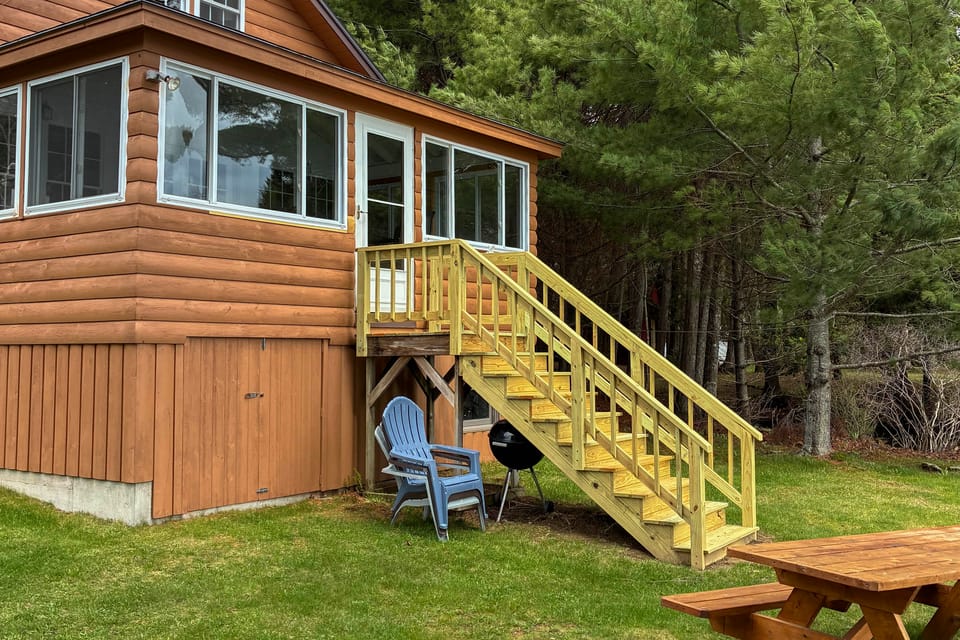3BR Lakefront Dog-Friendly w/ Dock House in Penobscot