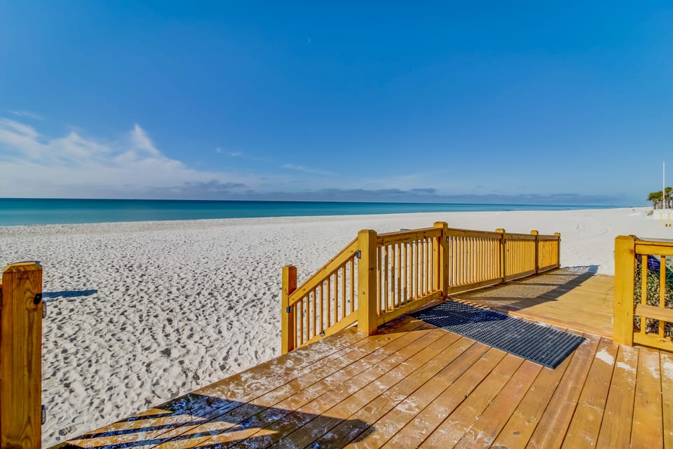 Steps to Pools & Beach! 11th-Floor PCB Retreat Apartment in Upper Grand Lagoon