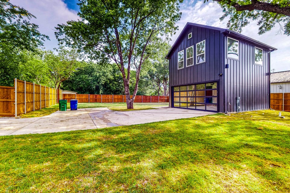 'McKinney Marvel' Studio in Historic District Apartment in McKinney