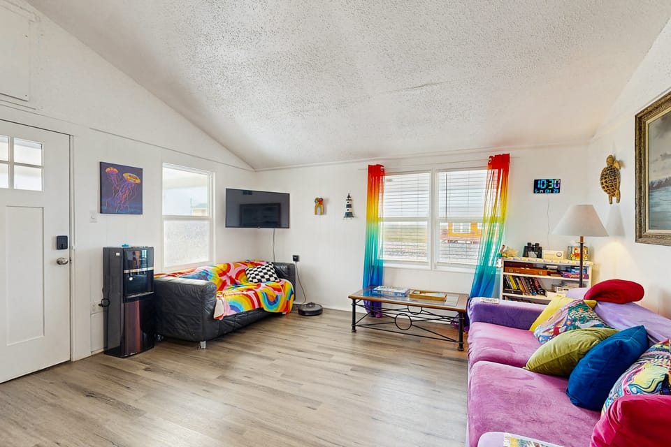 Oceanfront Bliss in Freeport! Colorful Beach House House in Brazoria County