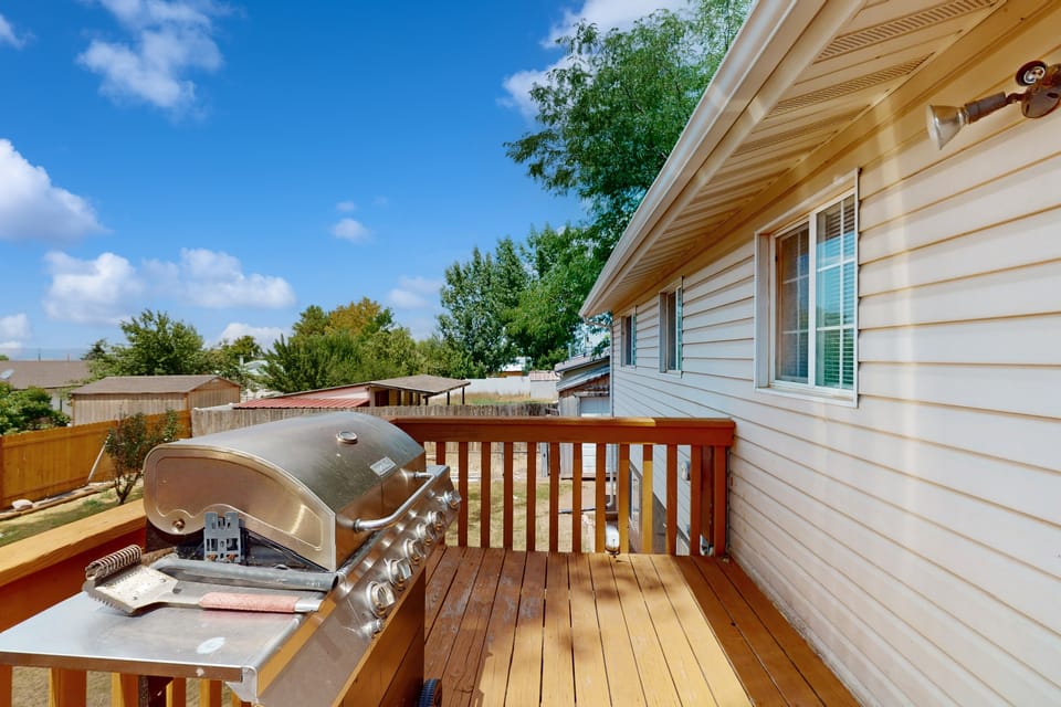 History, Hikes & Cozy Nights: Parowan Gem w/ Deck! House in Parowan