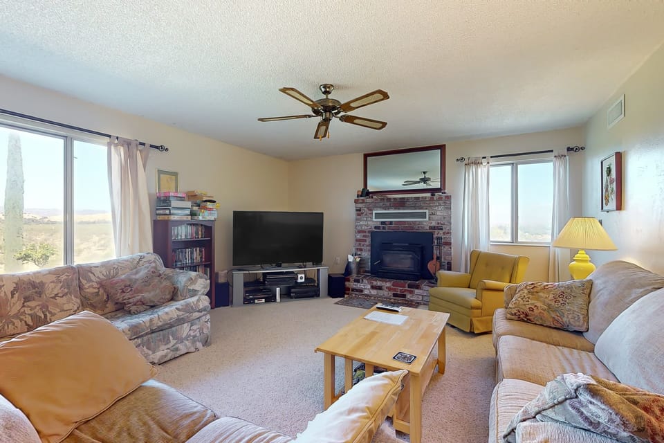 Hilltop Sierra-View Home: Ranchito Retreat w/ Pool House in San Francisco Bay Area