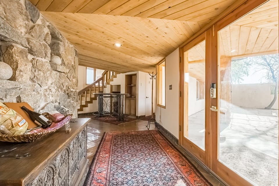 Spacious Home w/ Pool & Hot Tub in Arroyo Seco! House in New Mexico