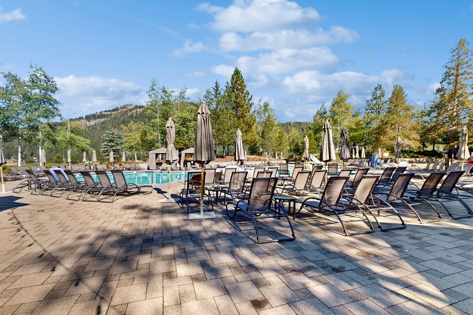 Luxe North Lake Tahoe Getaway in Everline Resort! Apartment in Palisades Tahoe (Olympic Valley)