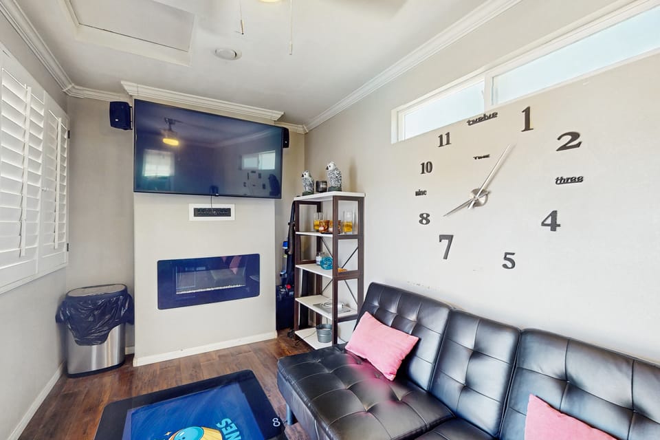 Pool & Hot Tub Access: Cozy Perris Tiny Home Apartment in Menifee