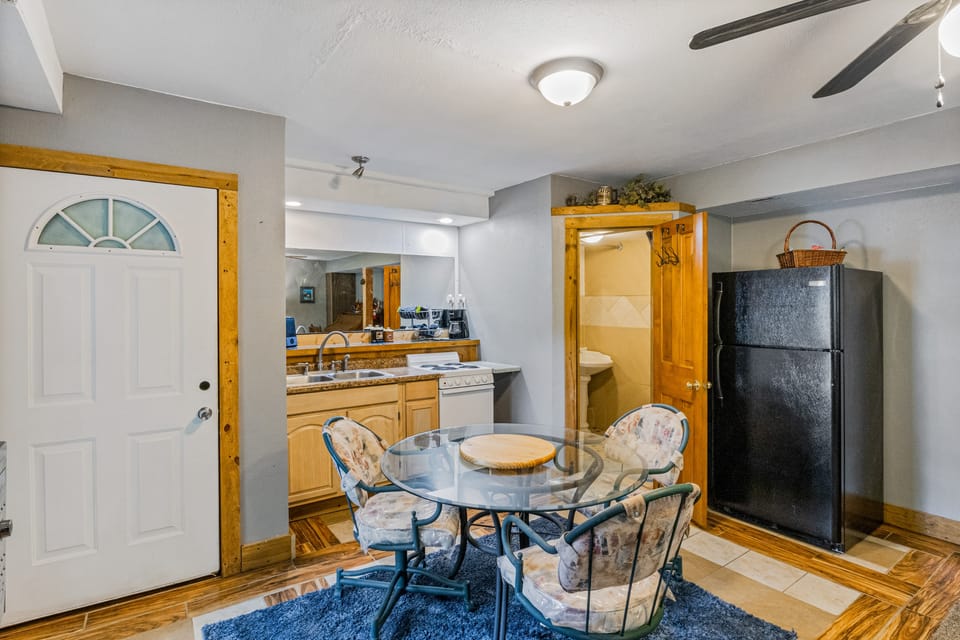 Lake of the Ozarks Apt 3 Mi to Dtwn Shops & Dining Apartment in Village Four Seasons