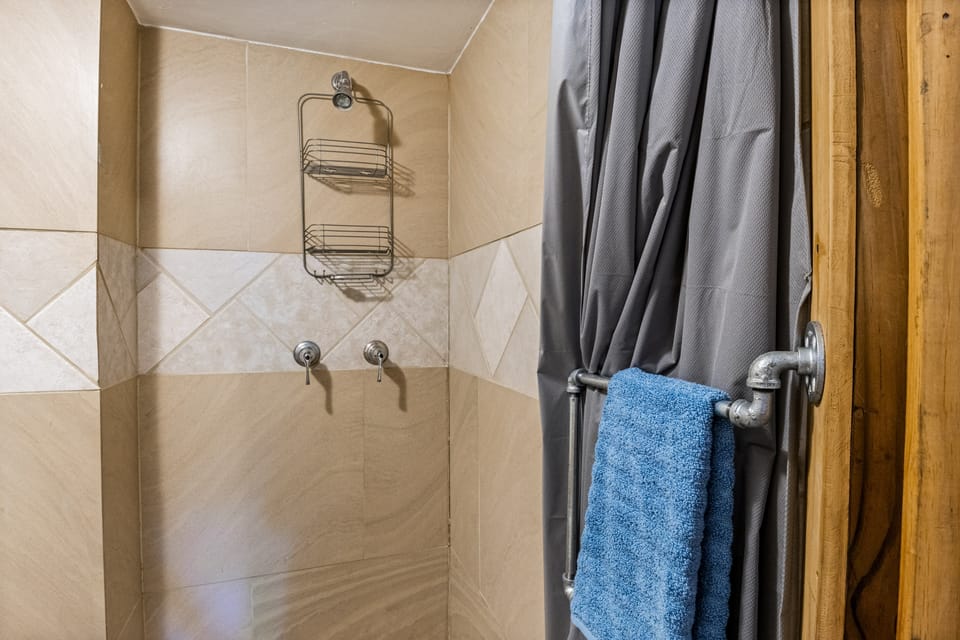 Lake of the Ozarks Apt 3 Mi to Dtwn Shops & Dining Apartment in Village Four Seasons