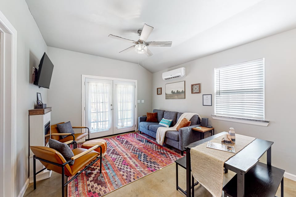 Steps to Lake Eufaula: Home w/ Fire Pit & BBQ House in Longtown