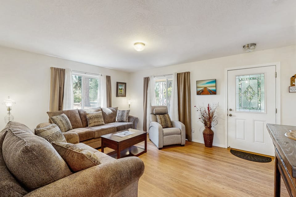 1 Mi to Boat Launch Lake-View Chiloquin Retreat House in Oregon