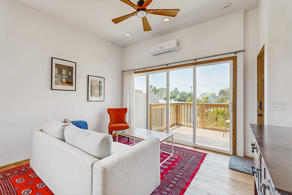 Walk to Torrey Pines Beach! 'Beachwalk Bungalow' House in La Jolla