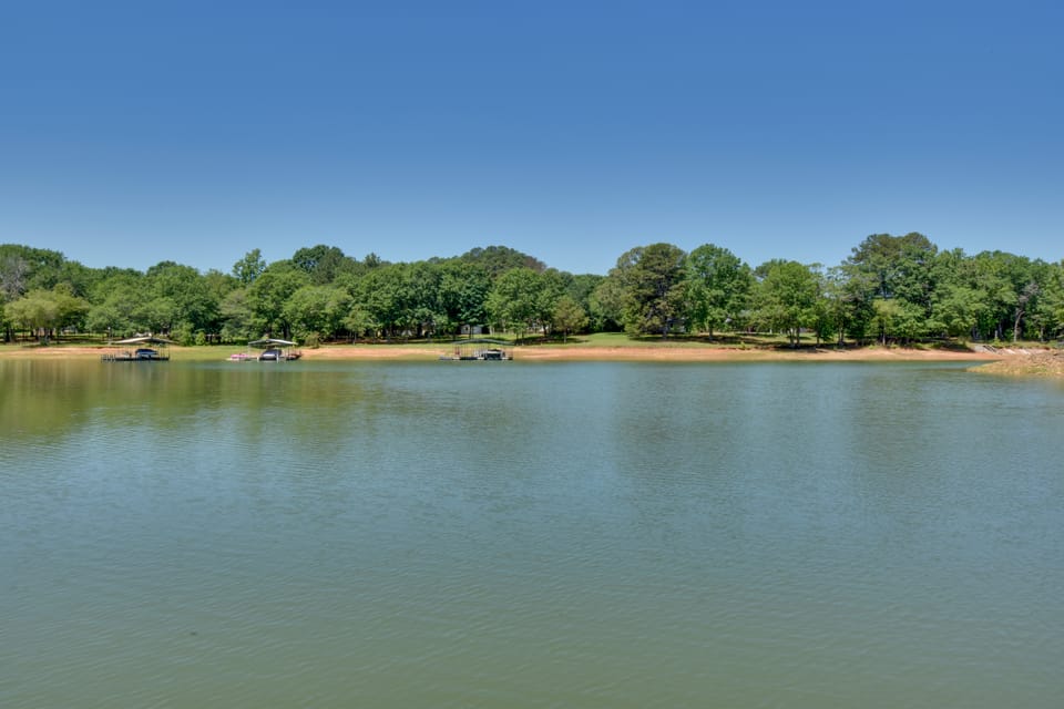 Private Dock & Game Room! Lake Hartwell Retreat House in Lake Hartwell