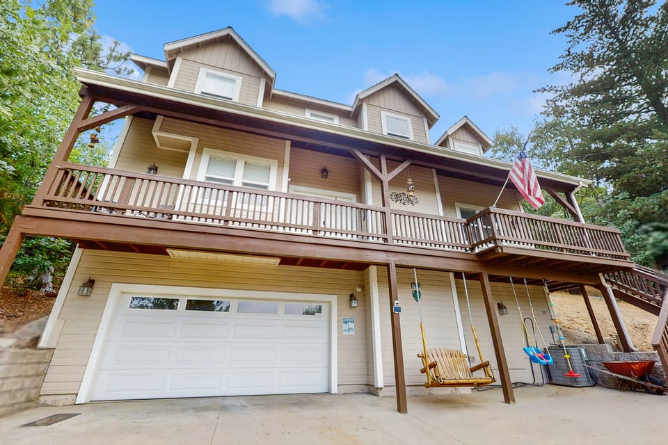Walk to Lake Arrowhead! Family Home w/ Games House in Lake Arrowhead