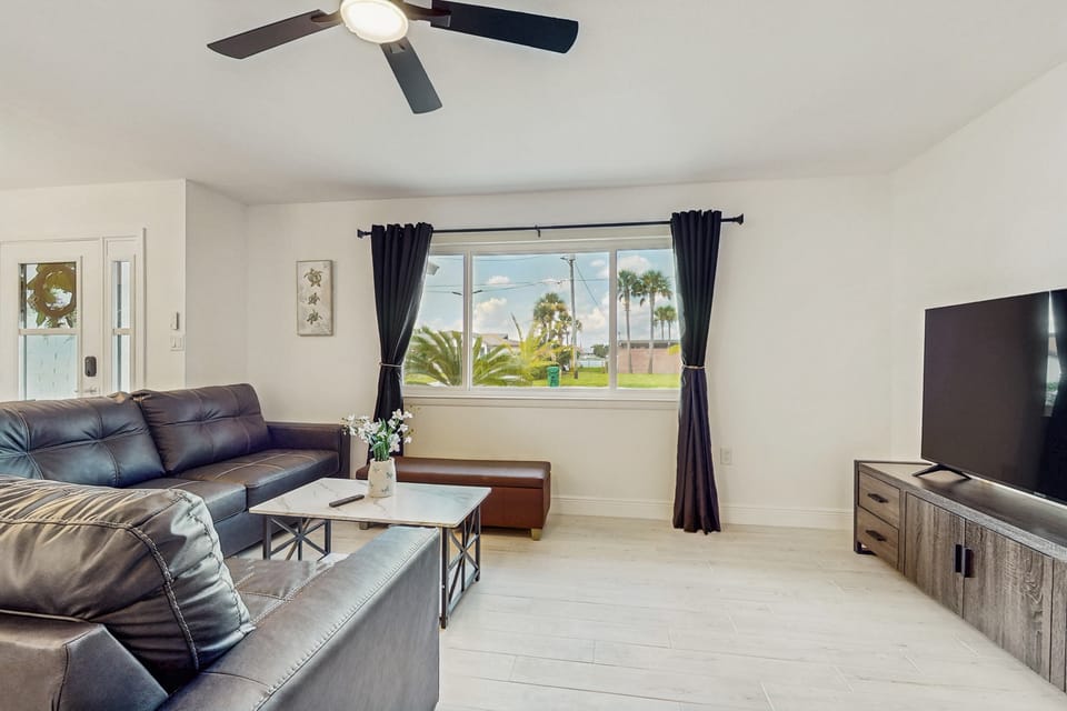 Steps to Sea! Coastal Escape in Fort Walton Beach House in Okaloosa Island