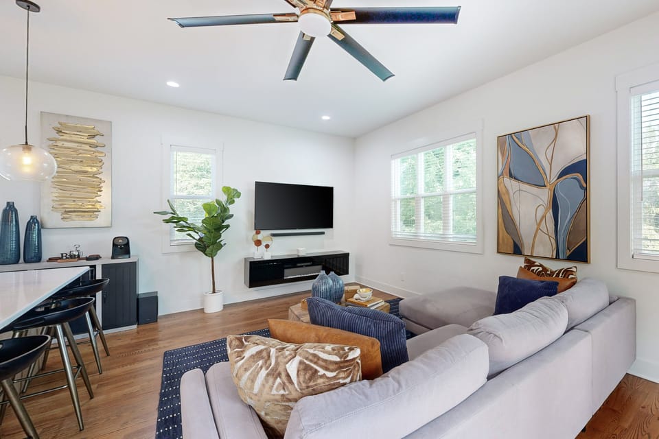 Atlanta Townhome: Walk to Mercedes-Benz Stadium! Apartment in Atlanta