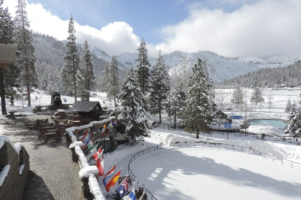 Ski-In/Ski-Out! 2BR Condo w/ Resort Pools, Spa Apartment in Palisades Tahoe (Olympic Valley)