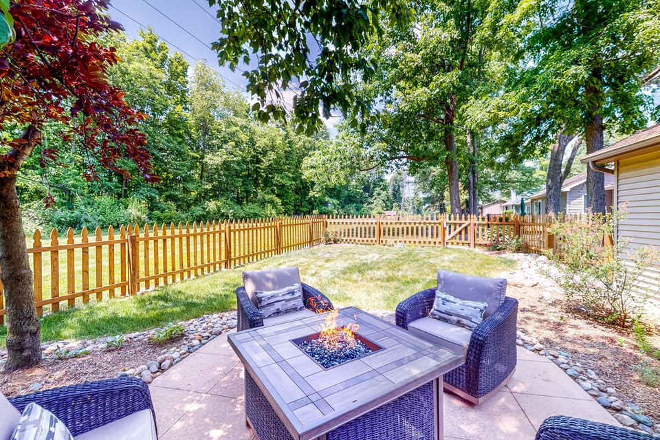 Dog-Friendly Yard! Family Retreat in Fort Wayne House in Fort Wayne