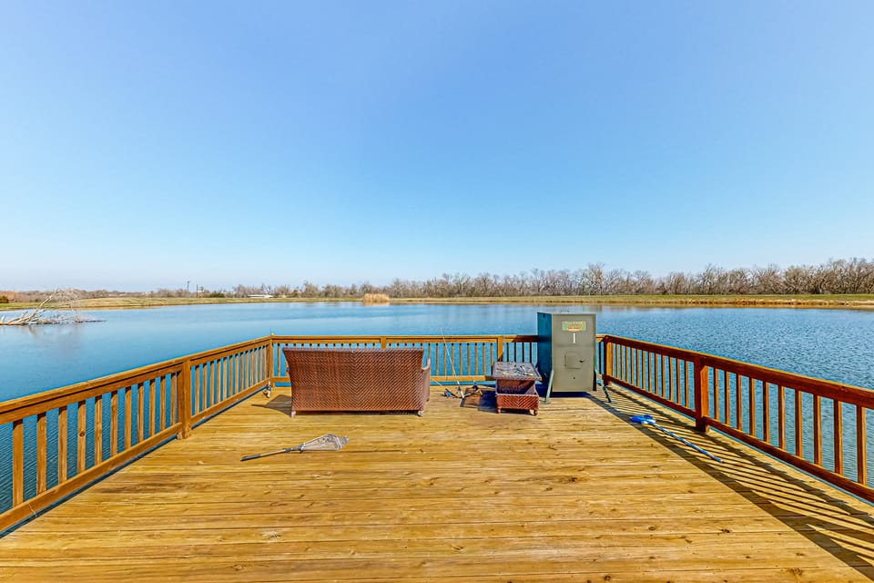 Dog-Friendly Cameron Home w/ Pond + Poolside Patio House in Texas