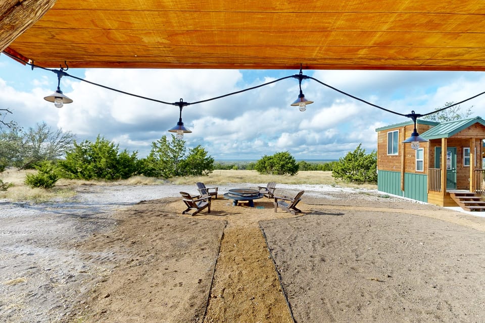 Romantic Tiny House w/ Views in Harper! Apartment in Texas